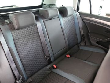 Volkswagen Golf Variant 1.6TDI DSG IQ DRIVE LED KAMERA ACC