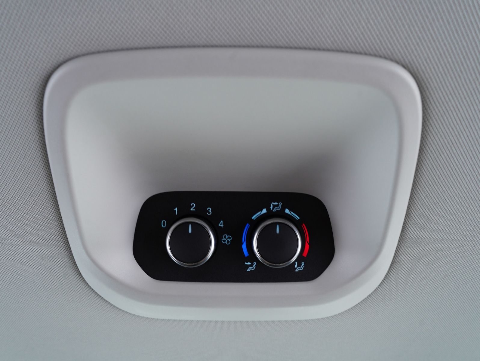 Fahrzeugabbildung Ford Tourneo Custom 320 L1 Active 8-SITZER
