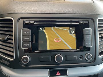 Volkswagen Sharan Cup BMT *NAVI*AHK*TEMPOMAT*KAMERA*USB*BLT