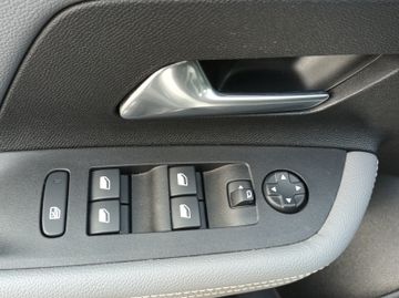 Fotografie 15 des Opel Mokka-e Elegance Sitzheizung Kamera