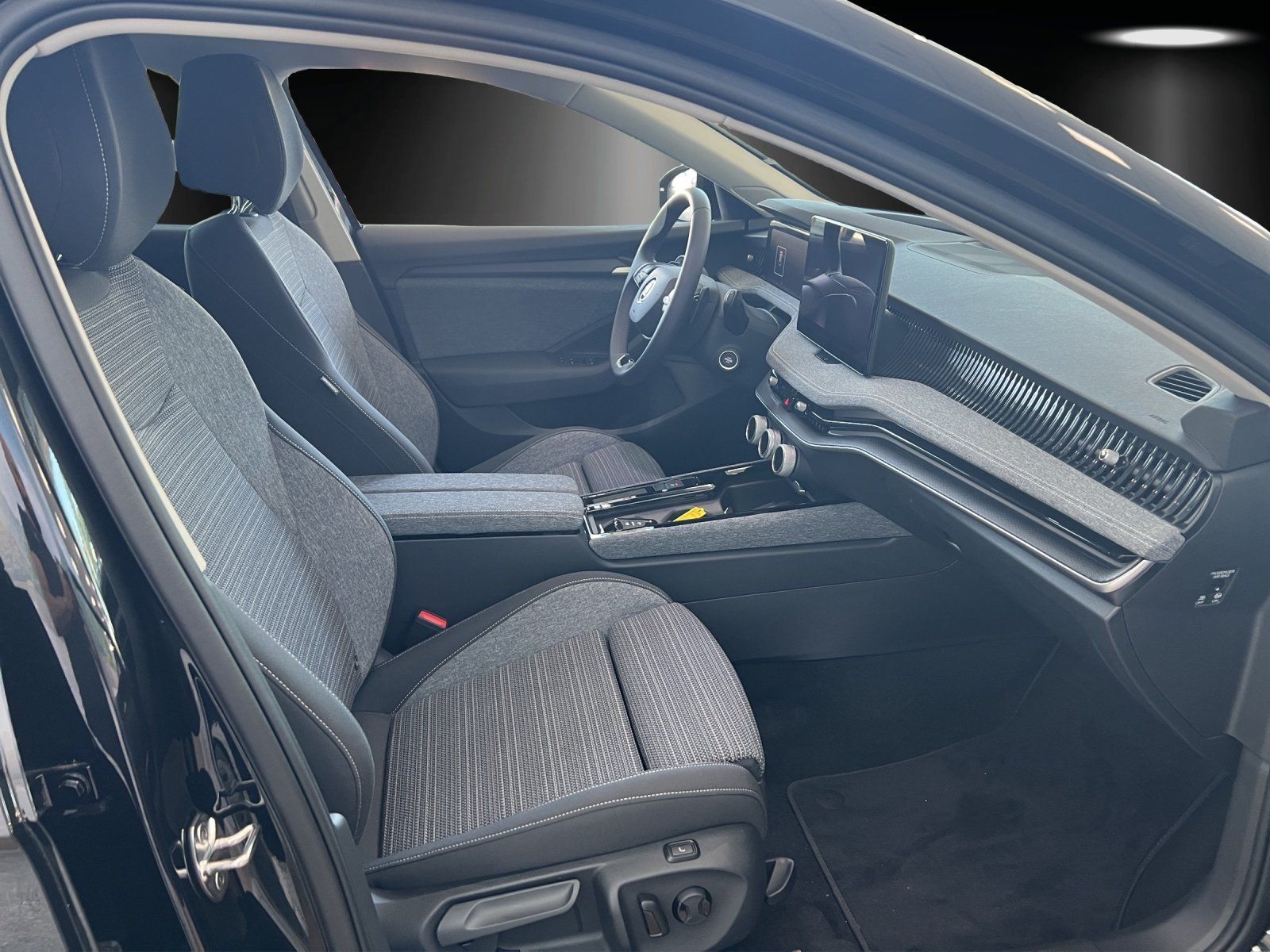 Fahrzeugabbildung SKODA Superb Combi Selection 2,0 TDI 110 kW DSG
