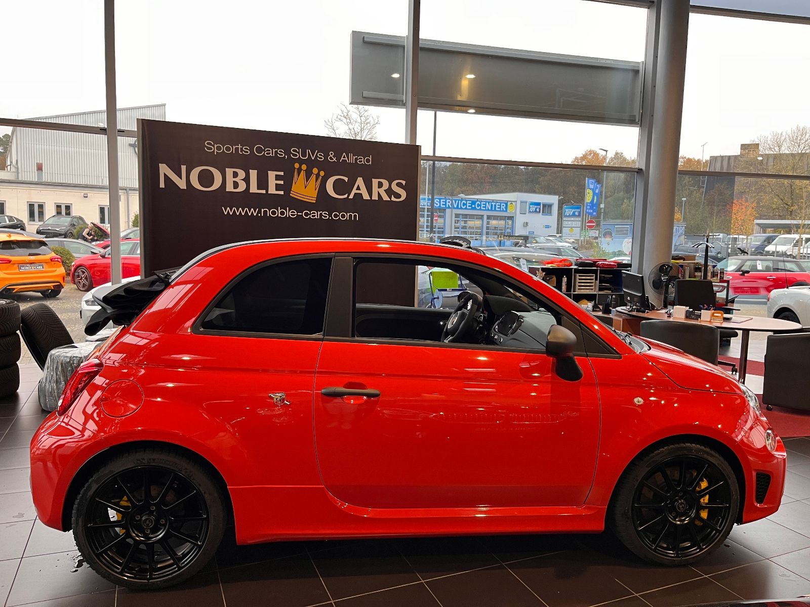 Fahrzeugabbildung Abarth 695C Competizione BEATS NAV CARPLAY