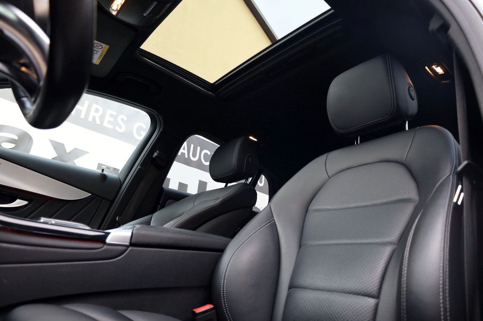 Fahrzeugabbildung Mercedes-Benz GLC 300e 4M Coupe AMG Leder,Navi,LED,360°-Kamera