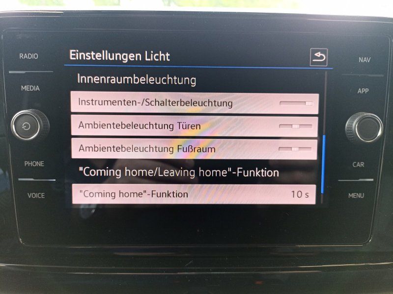 Fahrzeugabbildung Volkswagen T-Roc 1.5 TSI DSG R-Line Black Style