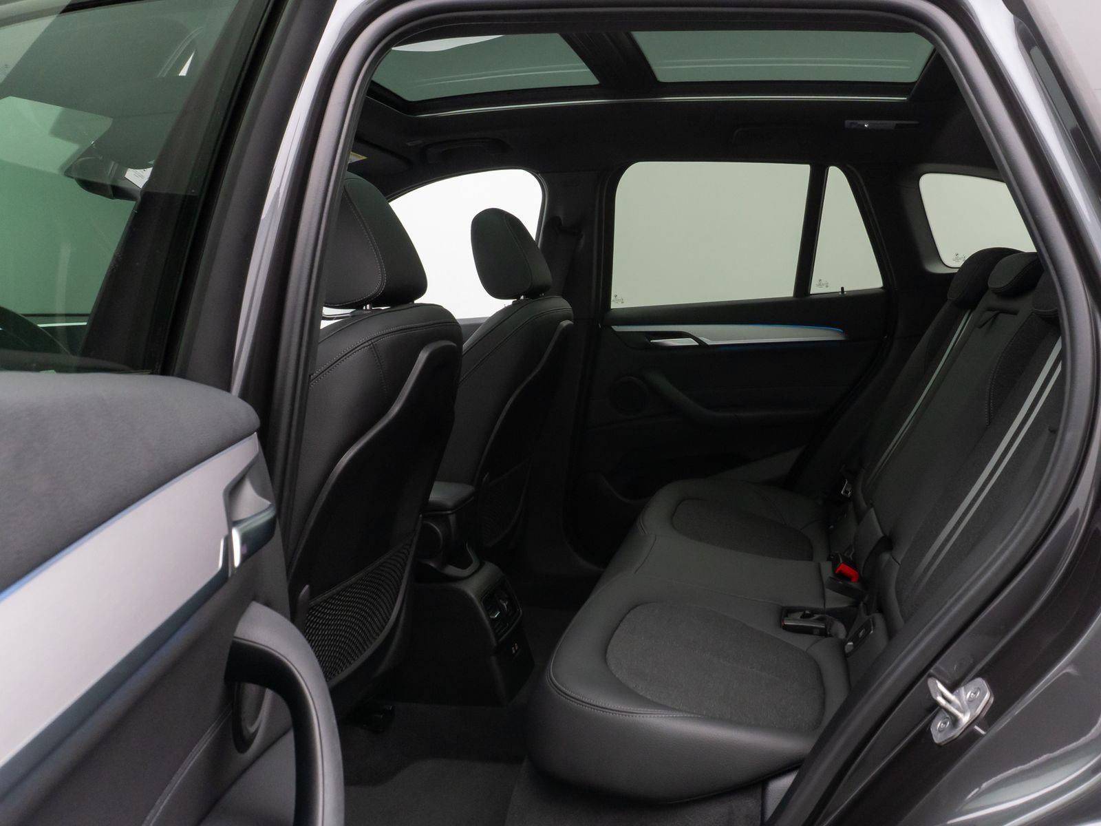 Fahrzeugabbildung BMW X1 xD25e M Sport Panorama DAB Navi LED 18Zoll