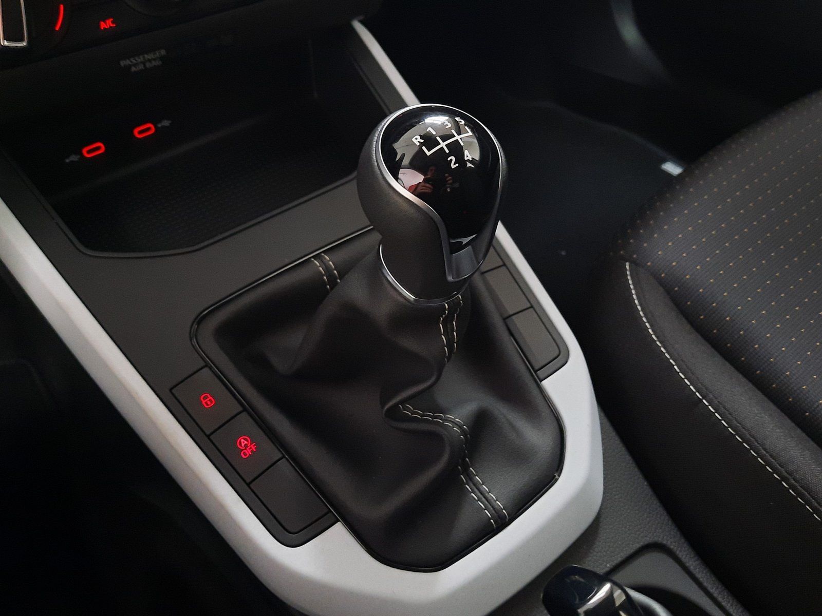 Fahrzeugabbildung SEAT Arona Style TSI *AHK*LED*Sitzhzg*PDC*FullLink*