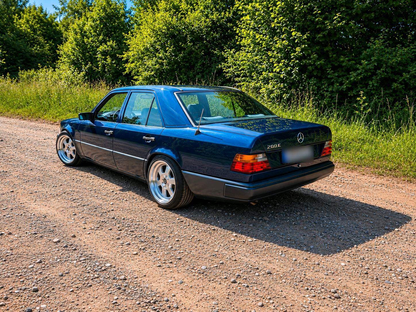 Mercedes-Benz E 200