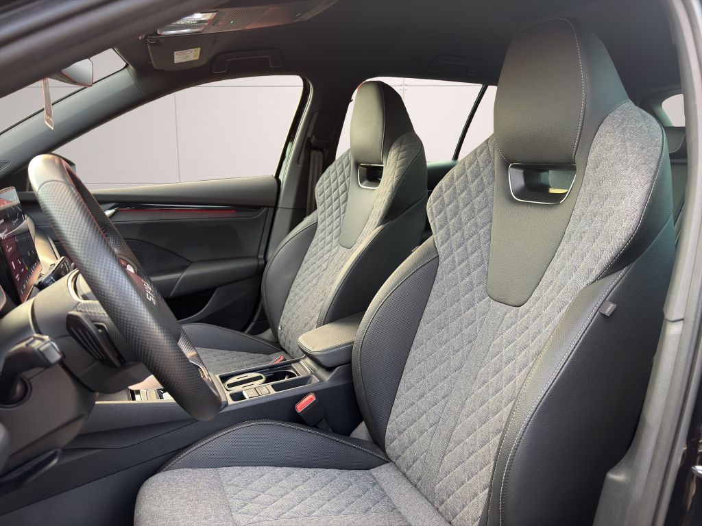 Skoda Octavia Combi 2.0 TDI DSG Sportline foto 7