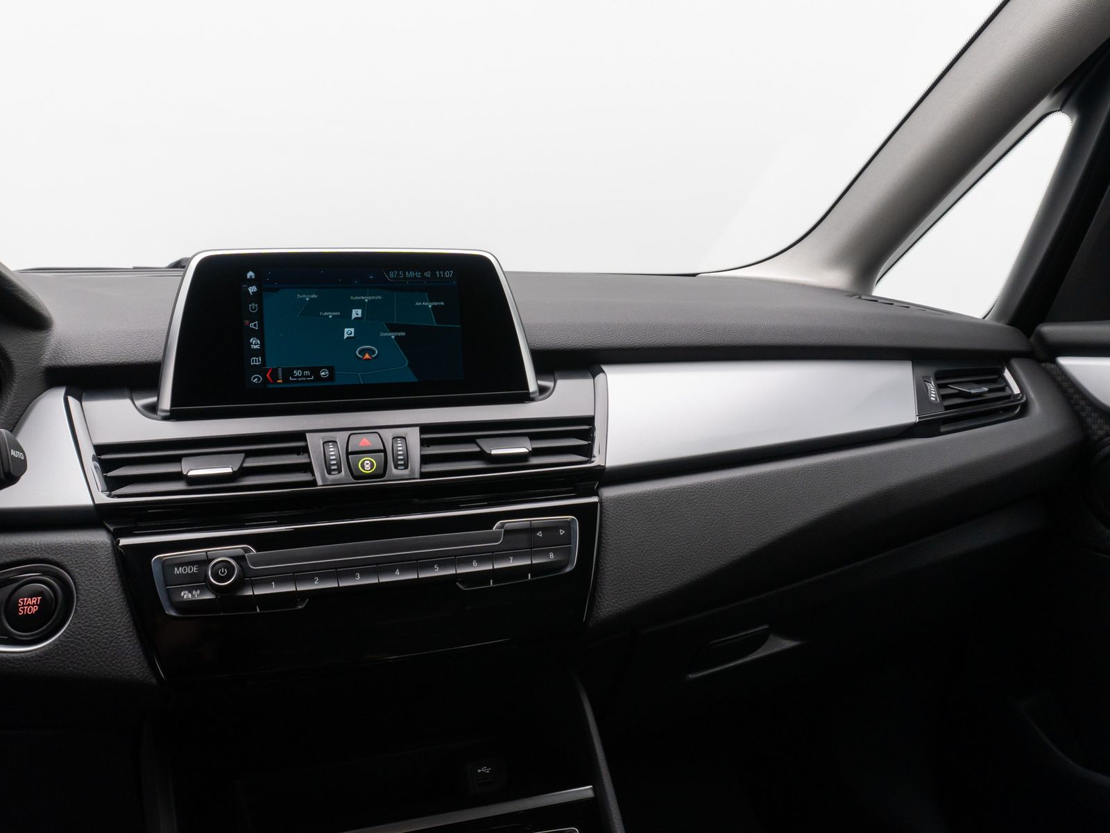 Fahrzeugabbildung BMW 225xe iPerf  Active Tourer ParkAss Navi WLAN PDC