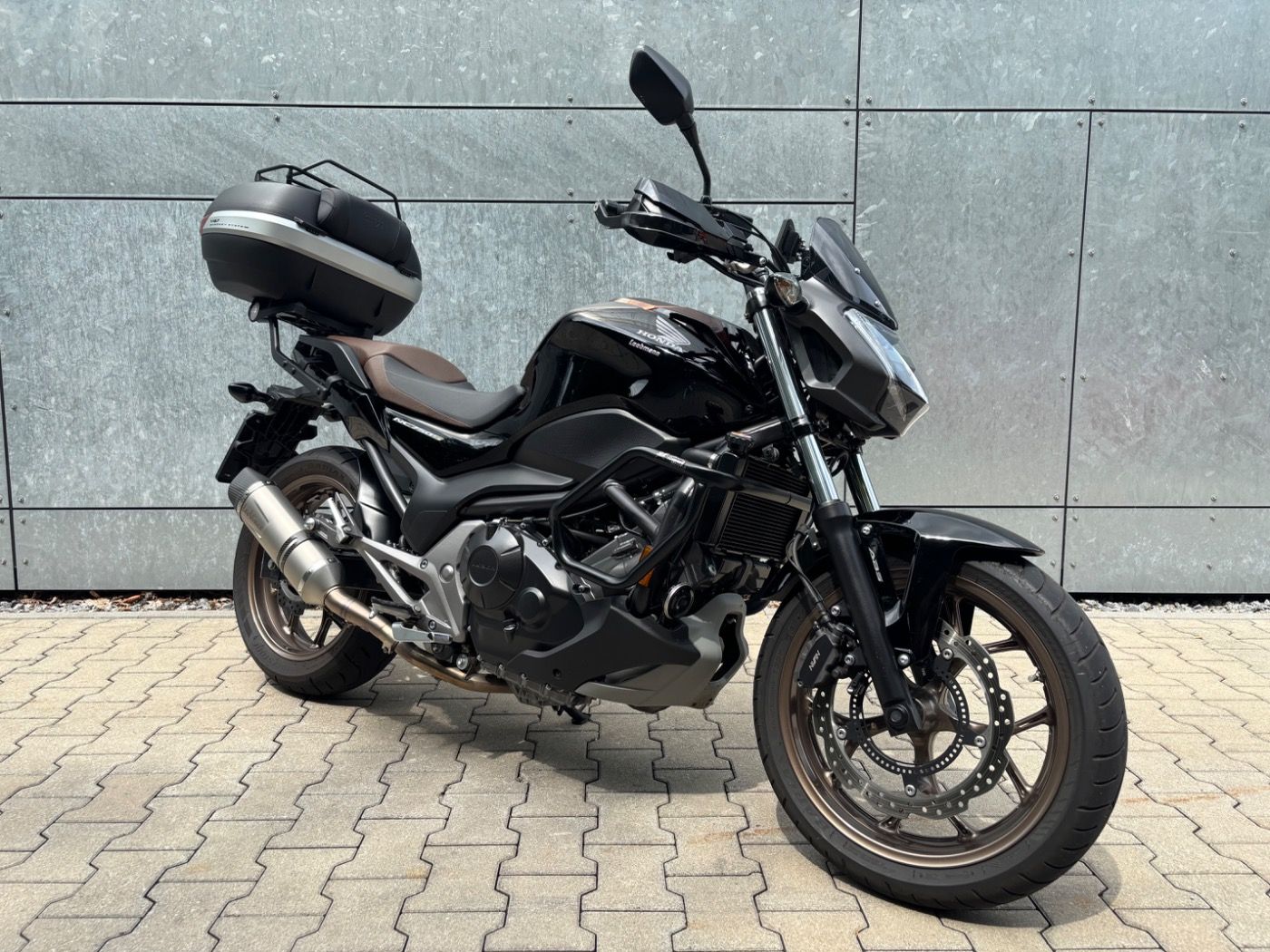 Fahrzeugabbildung Honda NC 750 S ABS mit Tieferlegung Leo Vince Auspuff