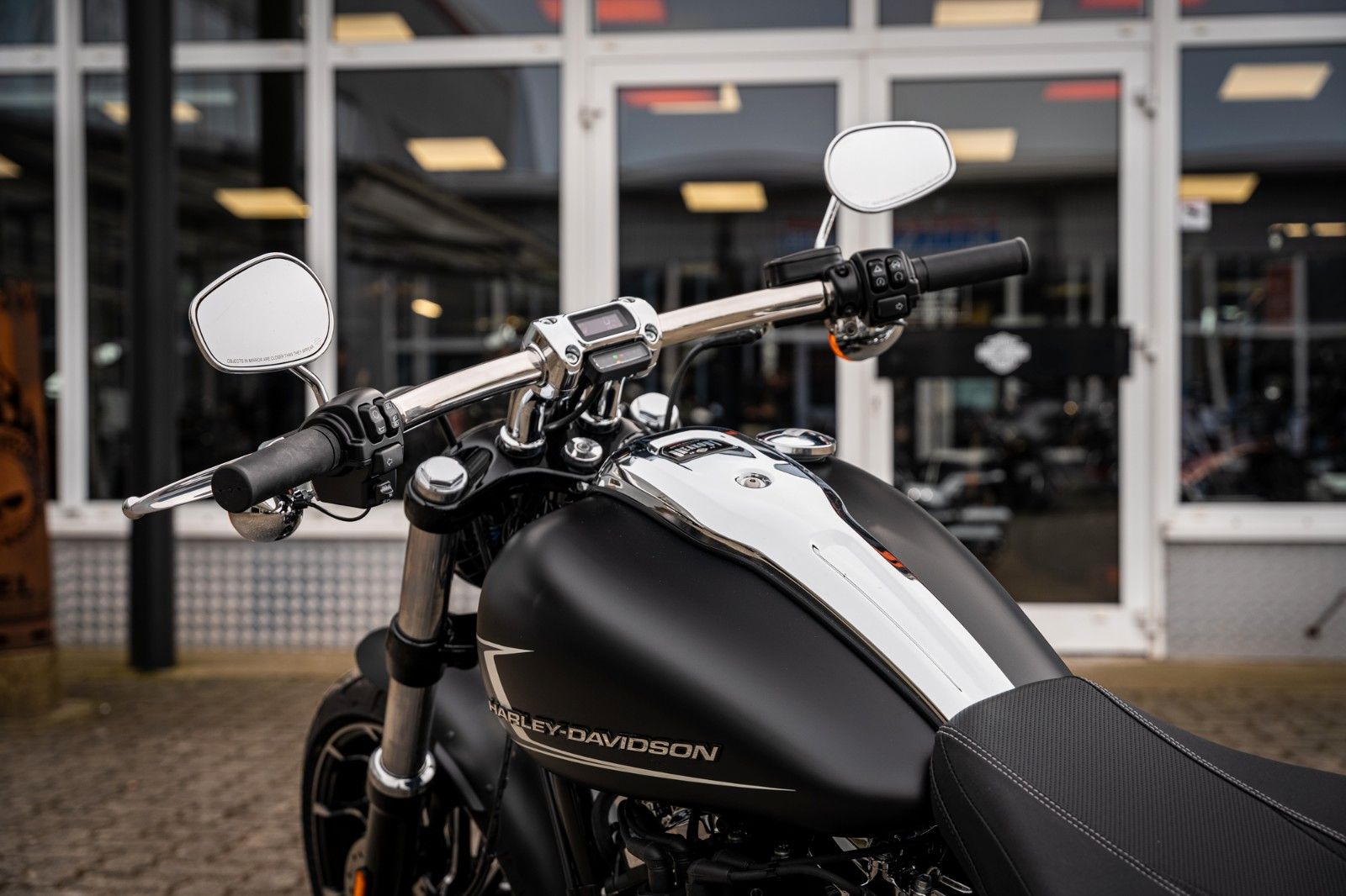 Fahrzeugabbildung Harley-Davidson BREAKOUT FXBR 117 ci - MY23 sofort verfügbar