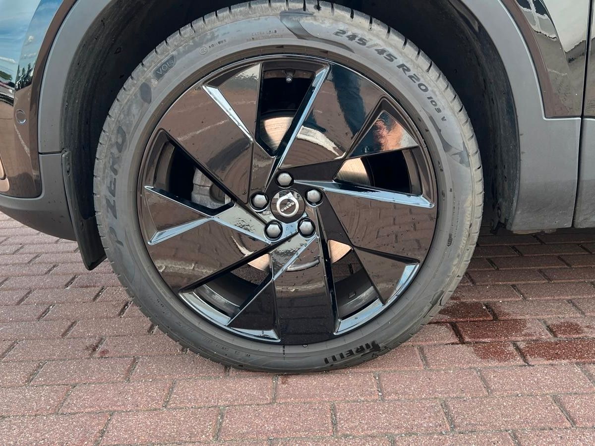 Fahrzeugabbildung Volvo XC40 B3 DKG Plus Black Edition*H&K*FSHZG*360*ACC