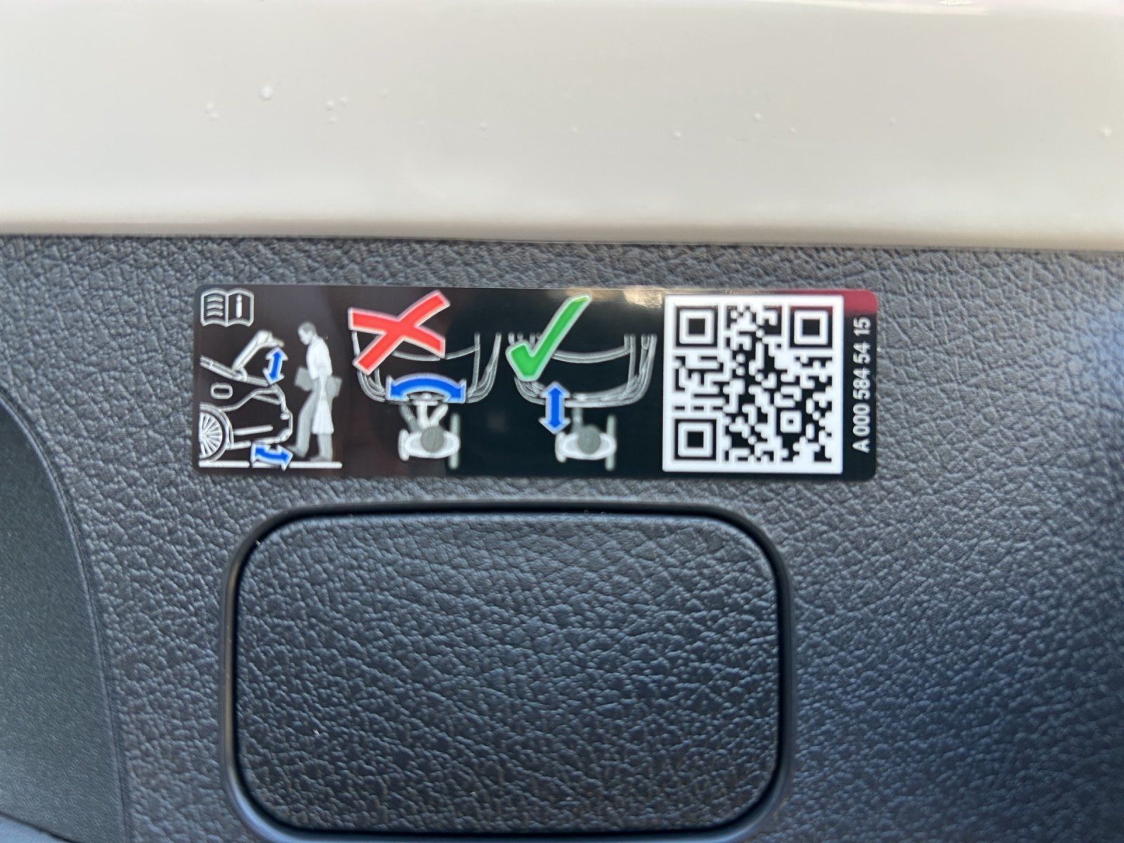 Fahrzeugabbildung Mercedes-Benz CLA 200 d Shooting Brake AMG Distronic PANO 360°