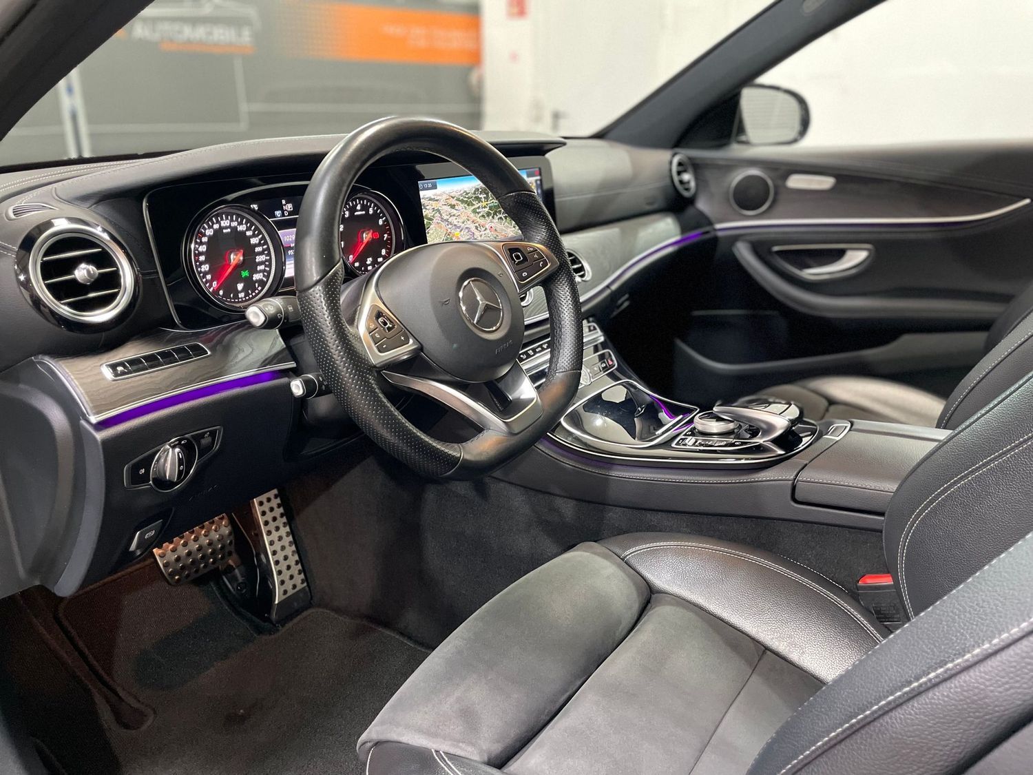 Fahrzeugabbildung Mercedes-Benz E 200 AMG#LED#Kamera#Spur#Alcantara#Ambiente