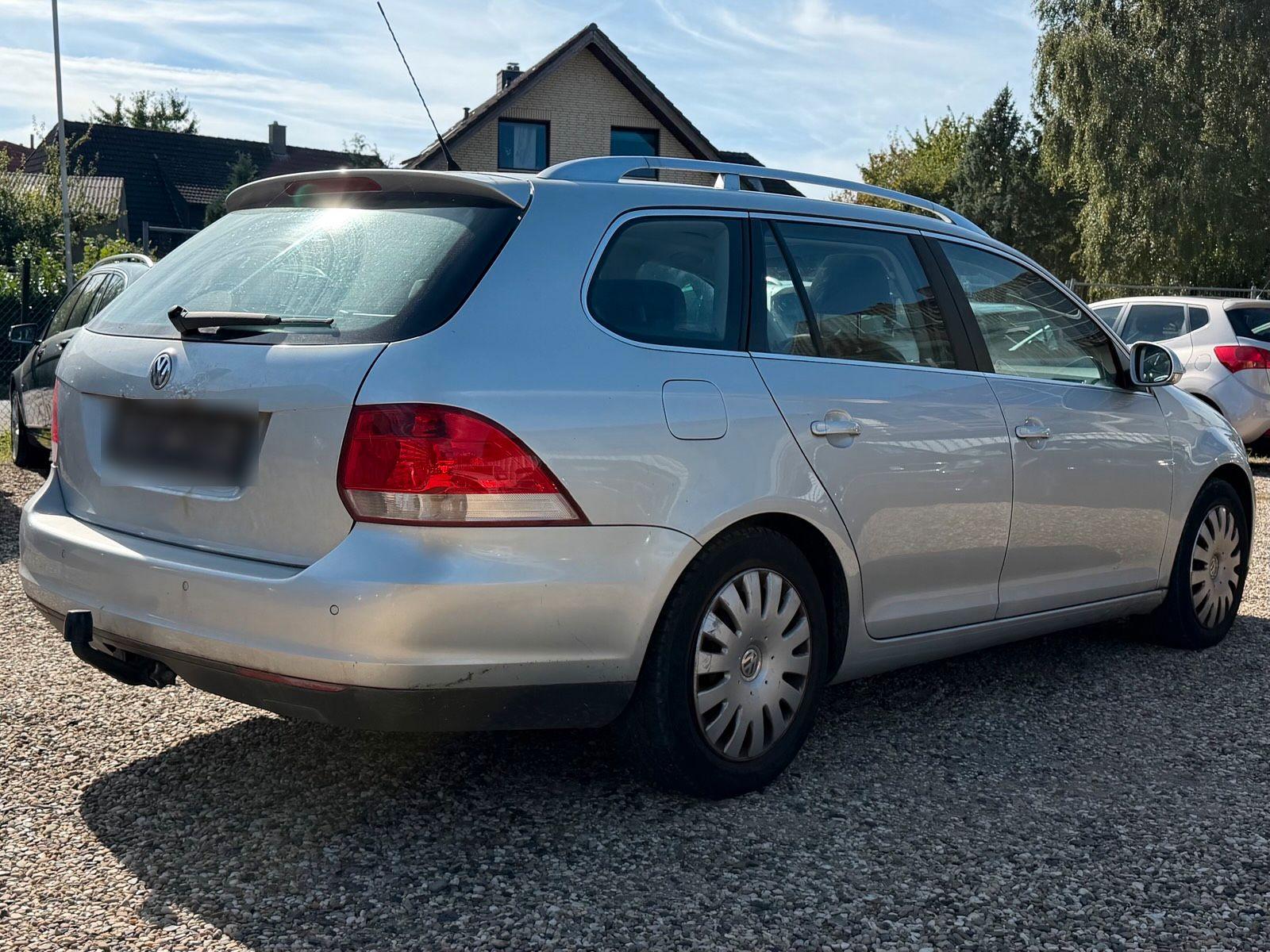 Volkswagen Golf 2008 — салон