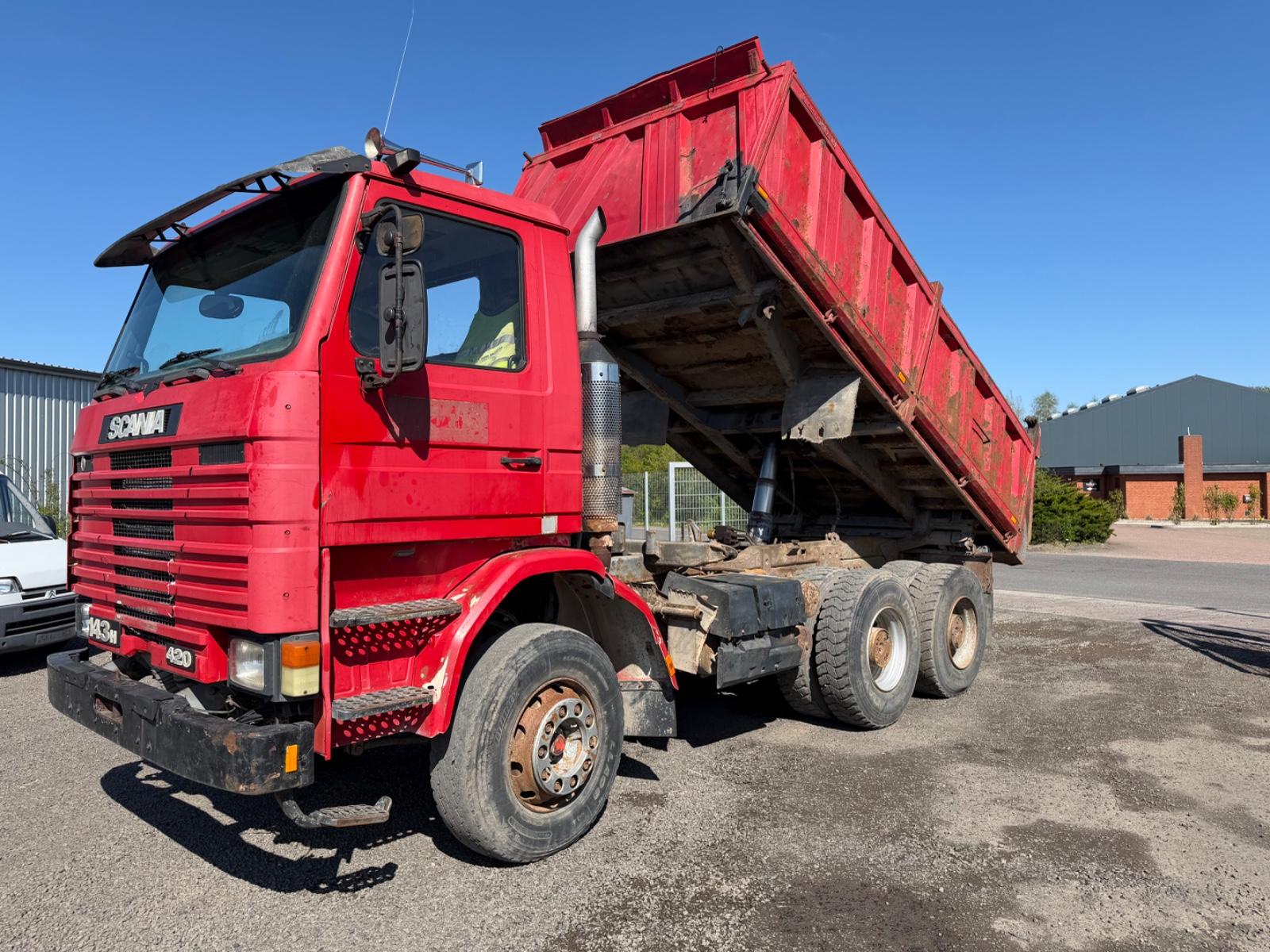 Scania R 143 6x4 420 big axel meiller 3 side
