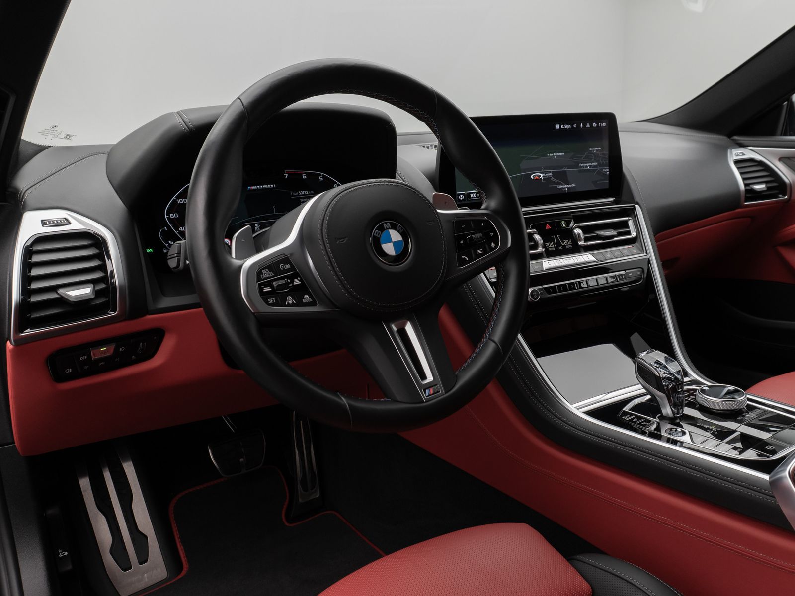 Fahrzeugabbildung BMW M850i xD Coupé 360°Laser HUD SoftCl Komfort 20"
