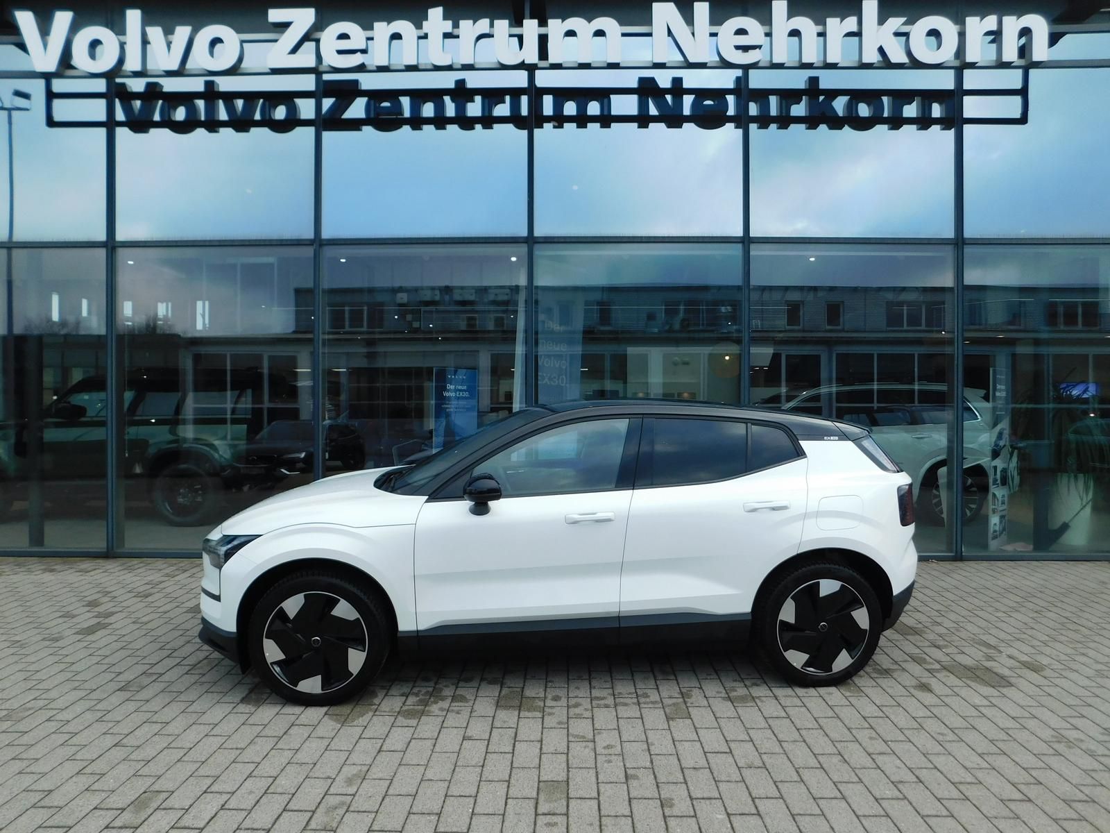 Fahrzeugabbildung Volvo EX30 single Motor Plus extended Range