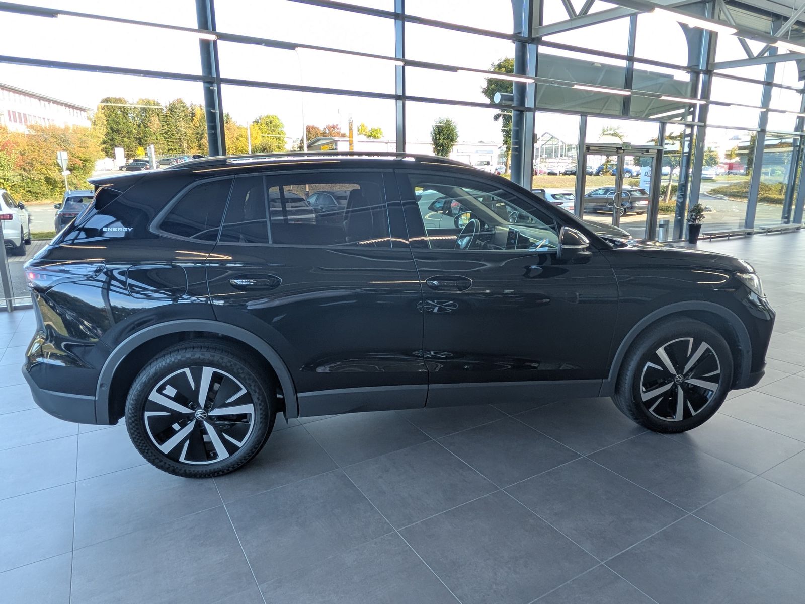 Fahrzeugabbildung Volkswagen Tiguan 1.5 eTSI ENERGY HD-Matrix 360 AHK 19