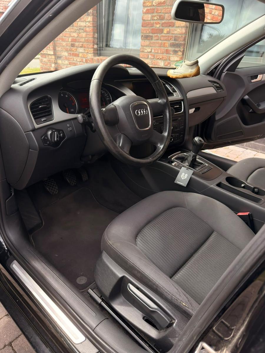 Audi A4 2010 — photo 6