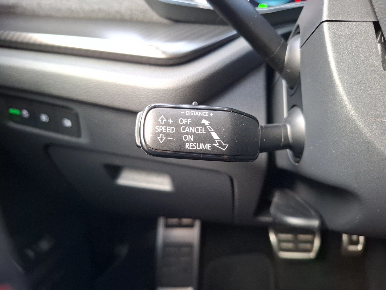 Fahrzeugabbildung SKODA Octavia CombI TSI RS-Plus DSG Matrix Navi Pano H