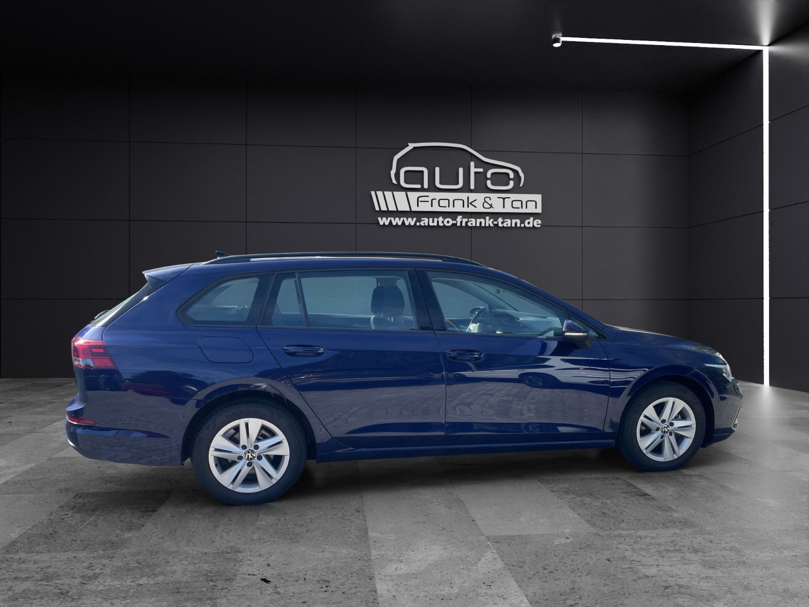 Fahrzeugabbildung Volkswagen Golf VIII Variant Life *AHK*PDC*Ambiente*Navi*