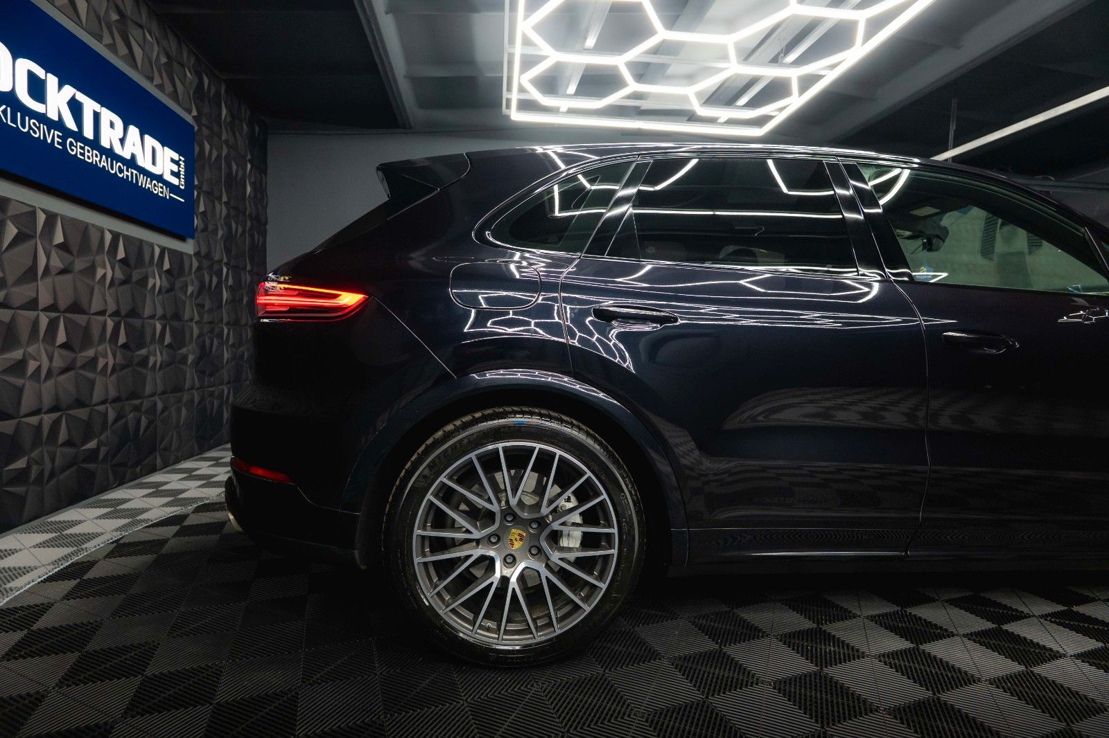 Fahrzeugabbildung Porsche Cayenne Turbo V8 Sport Chrono Black *ACC*LED*