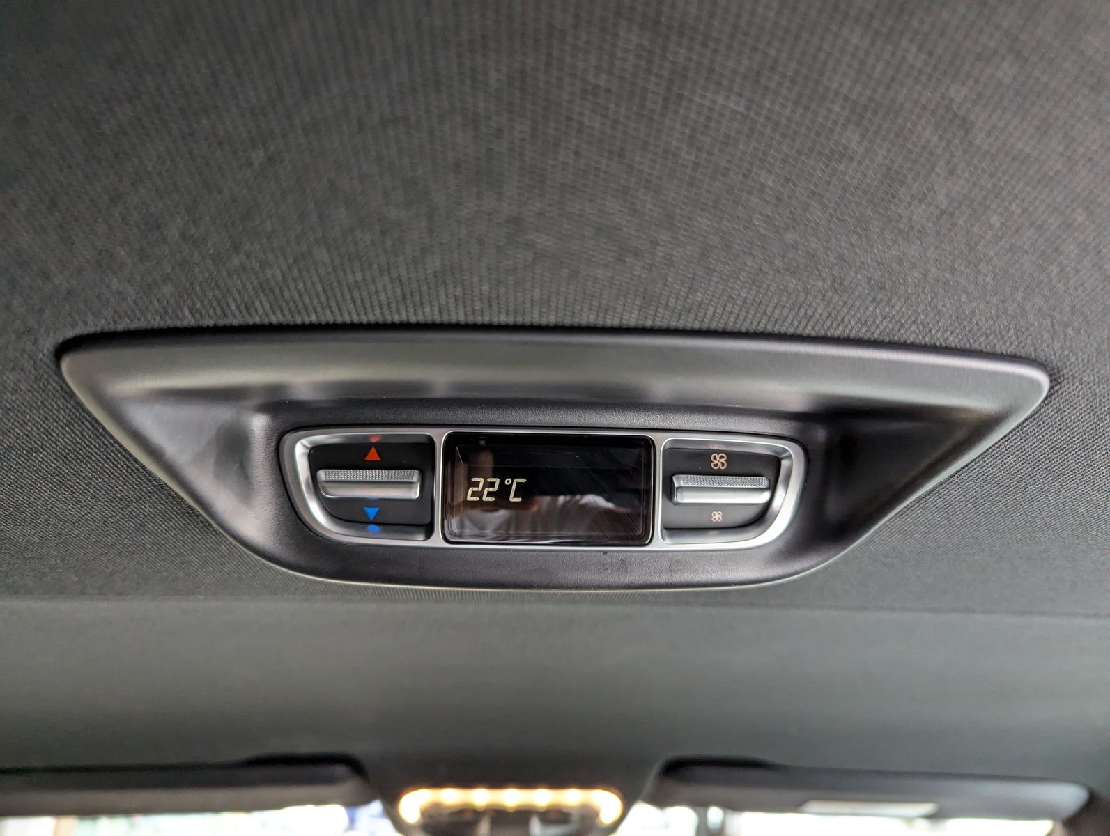 MERCEDES-BENZ V 220 d AMG EDITION lang Burmester ACC AHK StHz - Image 21