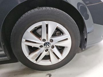 Volkswagen Golf - 5