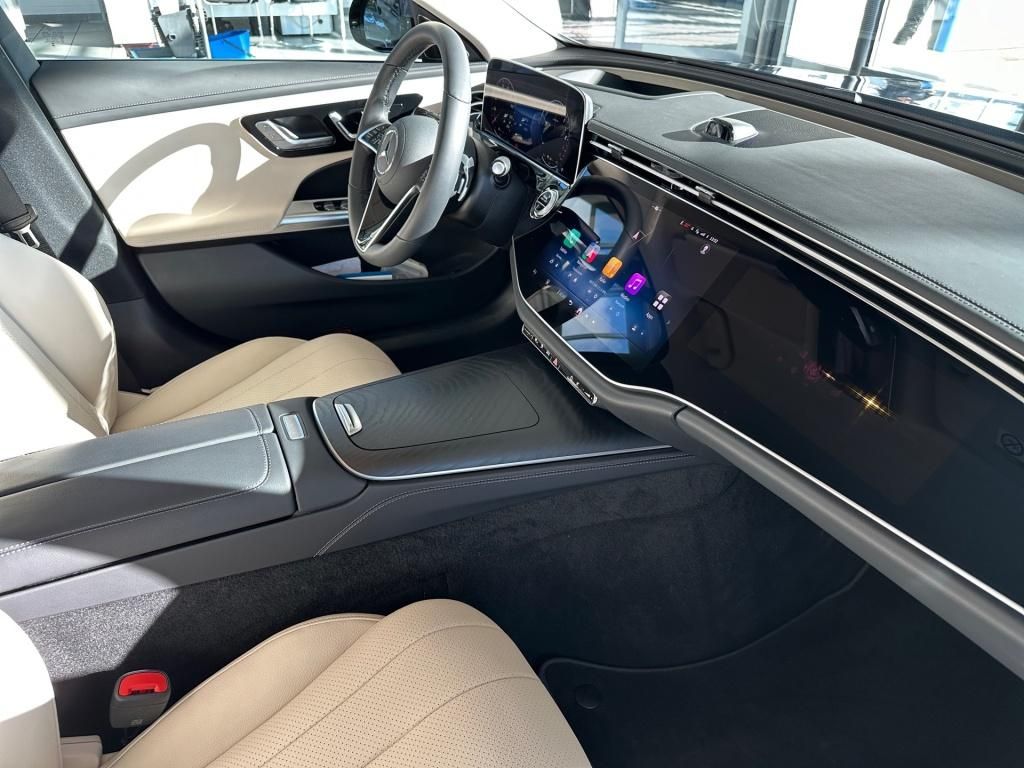 Fahrzeugabbildung Mercedes-Benz E 300 de 4MATIC T-Modell mit EQ Hybrid Technolog
