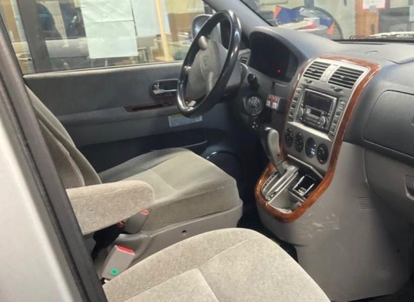 Kia Carnival 2005 — photo 5