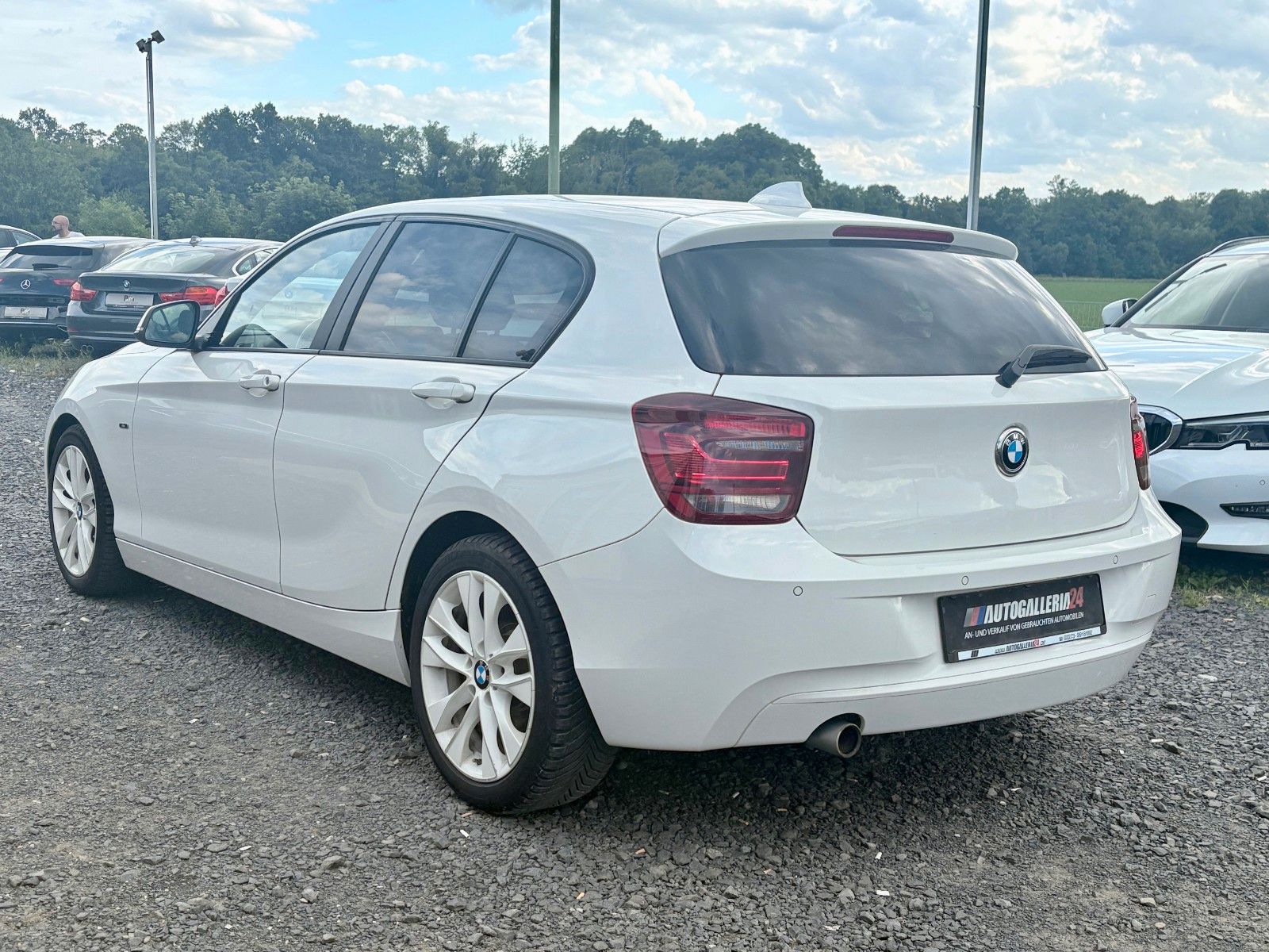 Fahrzeugabbildung BMW 120d 5-Türer URBAN Aut. Navi Xenon Leder SpeedLi