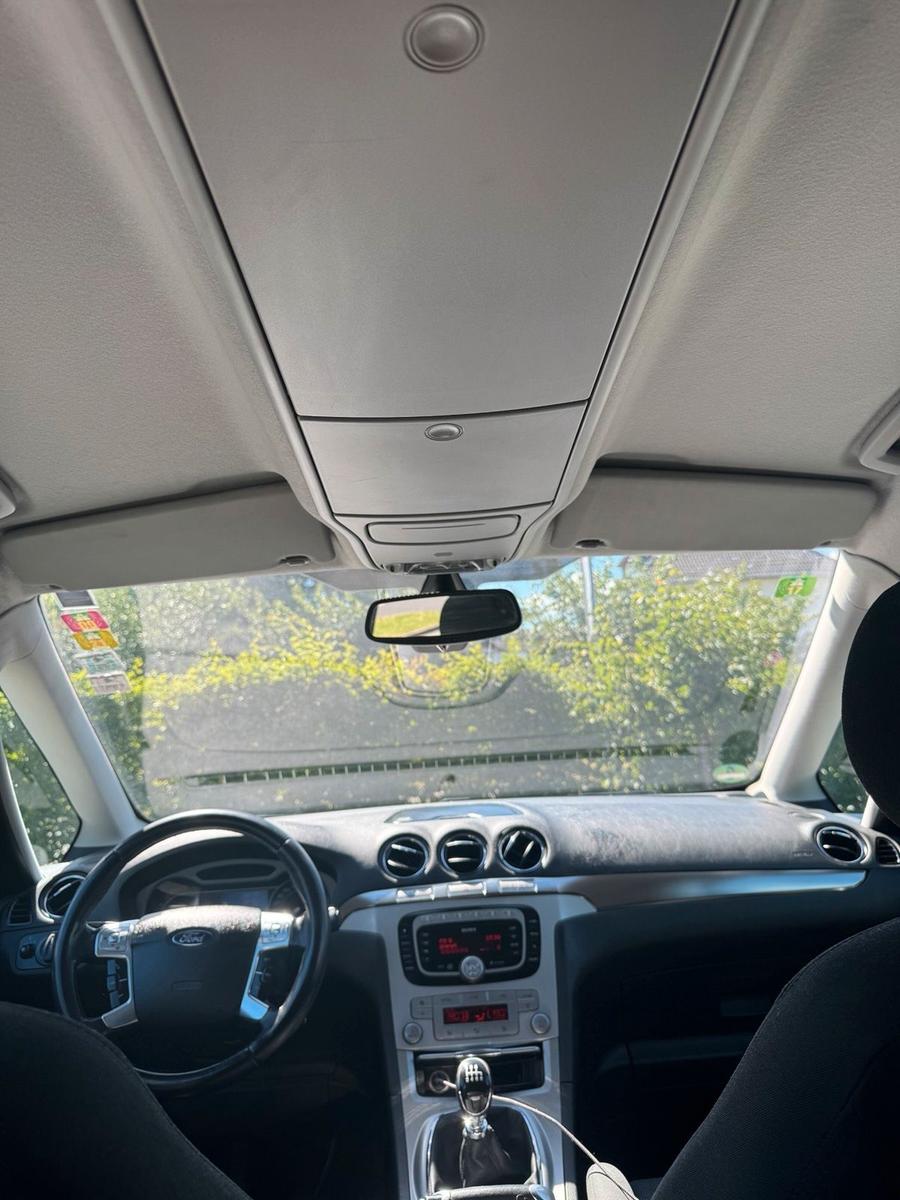 Ford Galaxy 2009 — photo 15