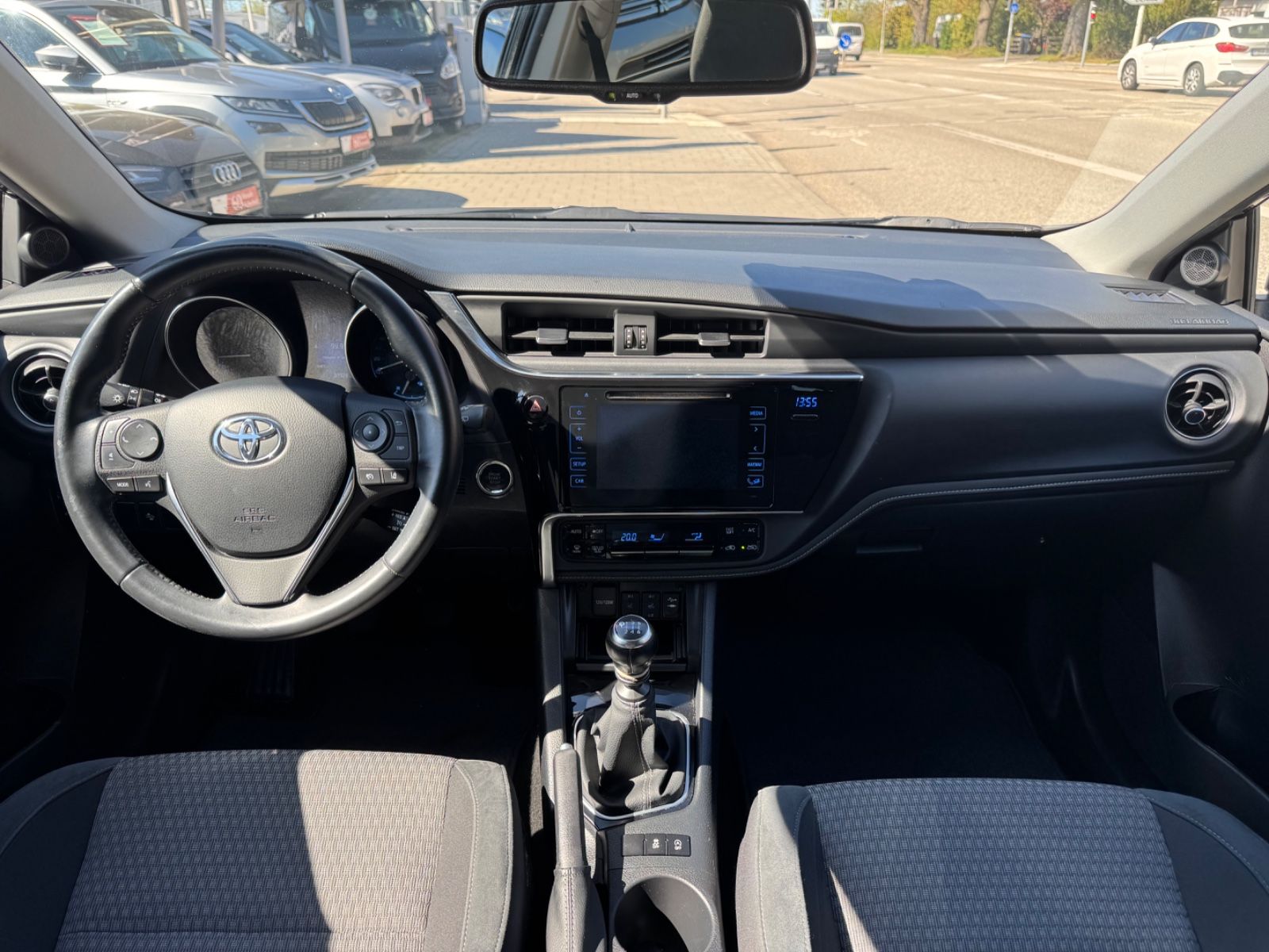 Auris Touring Sports*Kamera*Sitzhz.*Spurass.*BT*