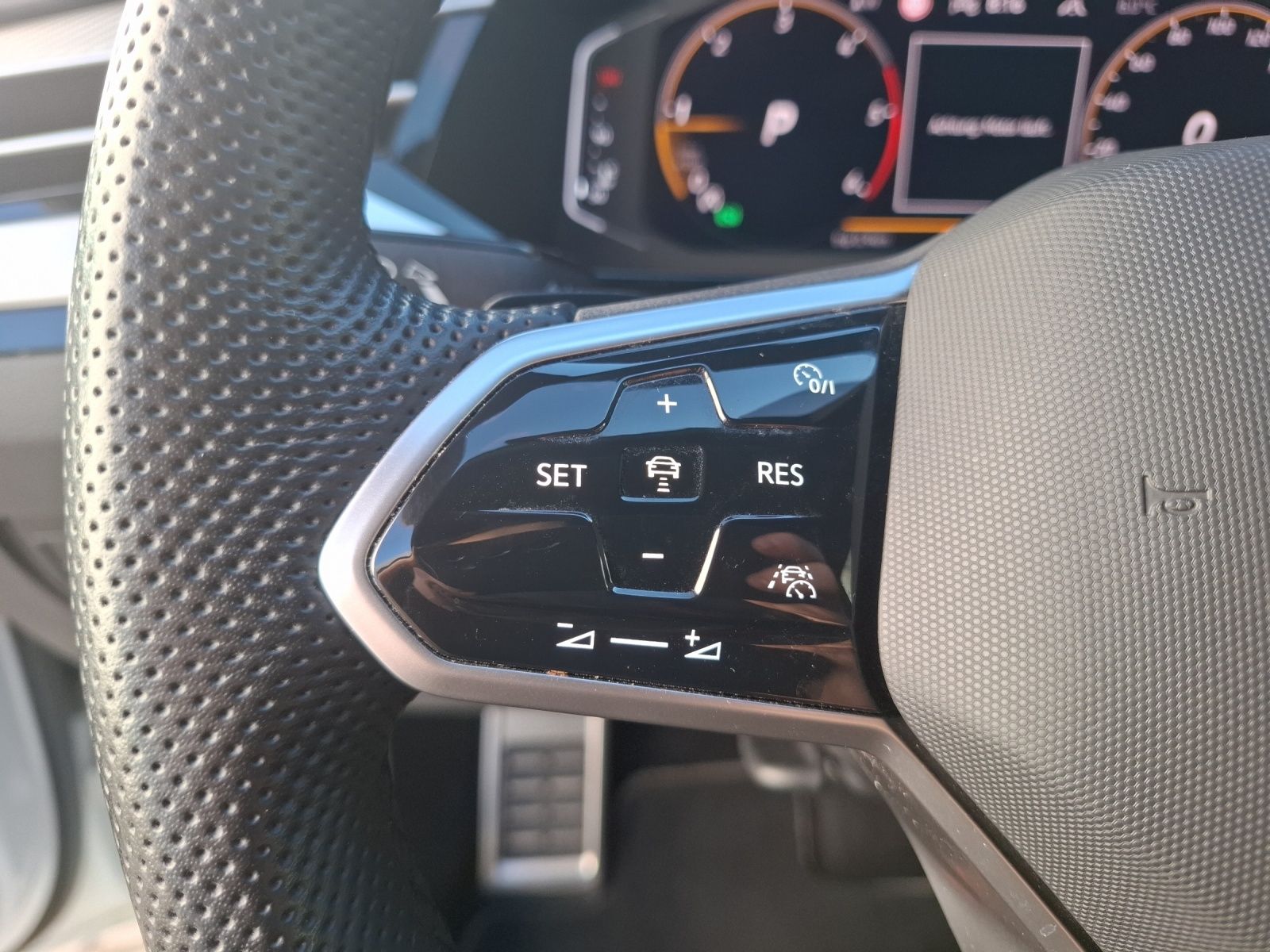 Fahrzeugabbildung Volkswagen Arteon SB TDI R-Line DSG 4M LED AHK Navi AID ACC