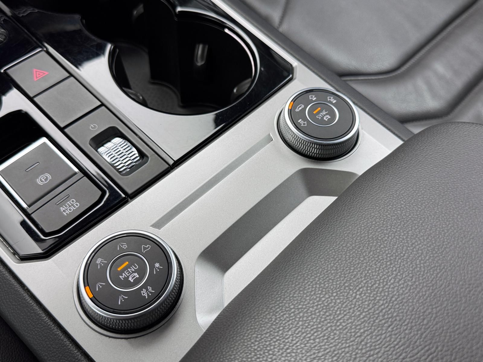 Fahrzeugabbildung Volkswagen 3.0 TDI*R-LINE*IQ*ALLRADLENK*DYNAUDIO*STANDHZ*AH
