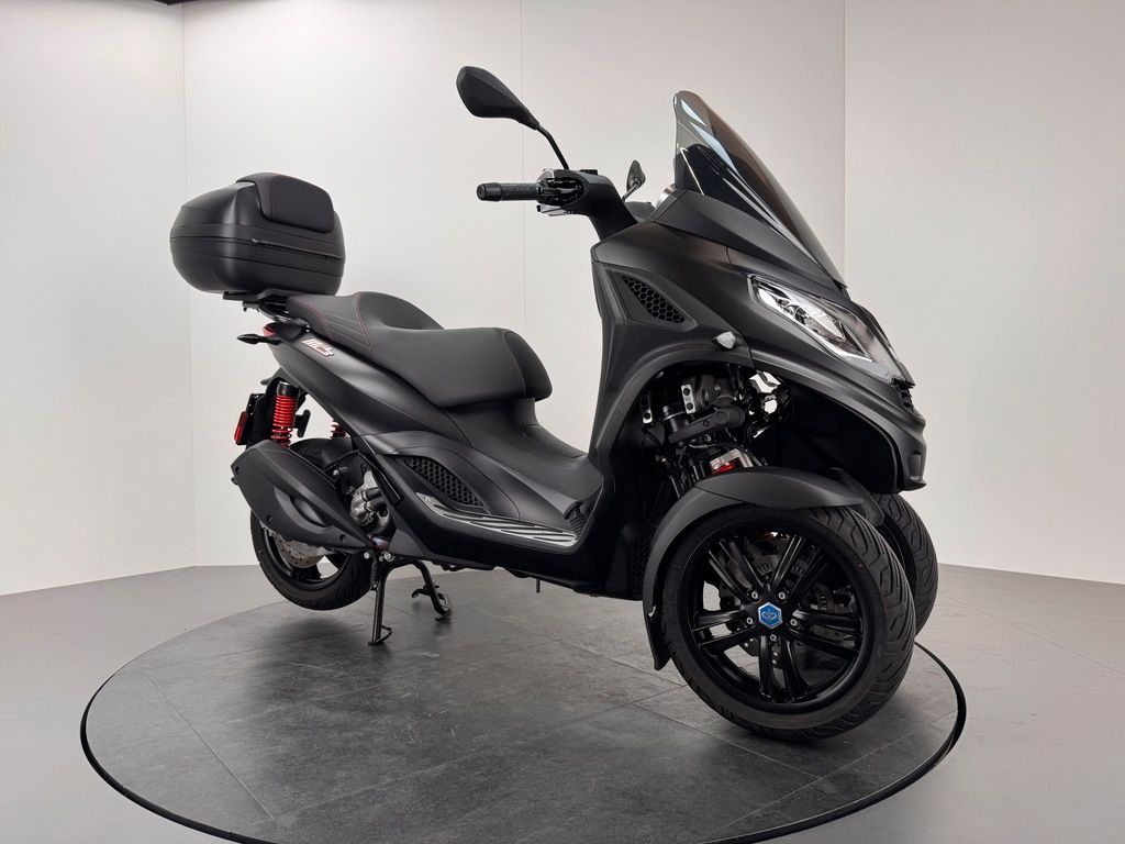 Fahrzeugabbildung Piaggio MP3 300 HPE *SERVICE NEU *TOPCASE