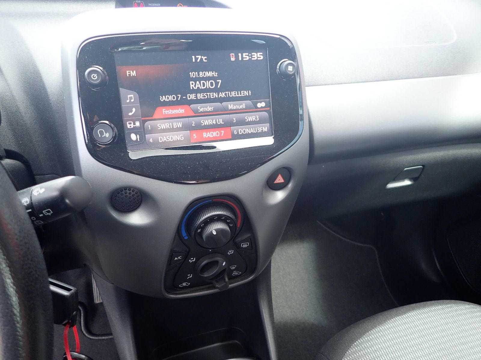 Fahrzeugabbildung Toyota Aygo x-play TEAMD