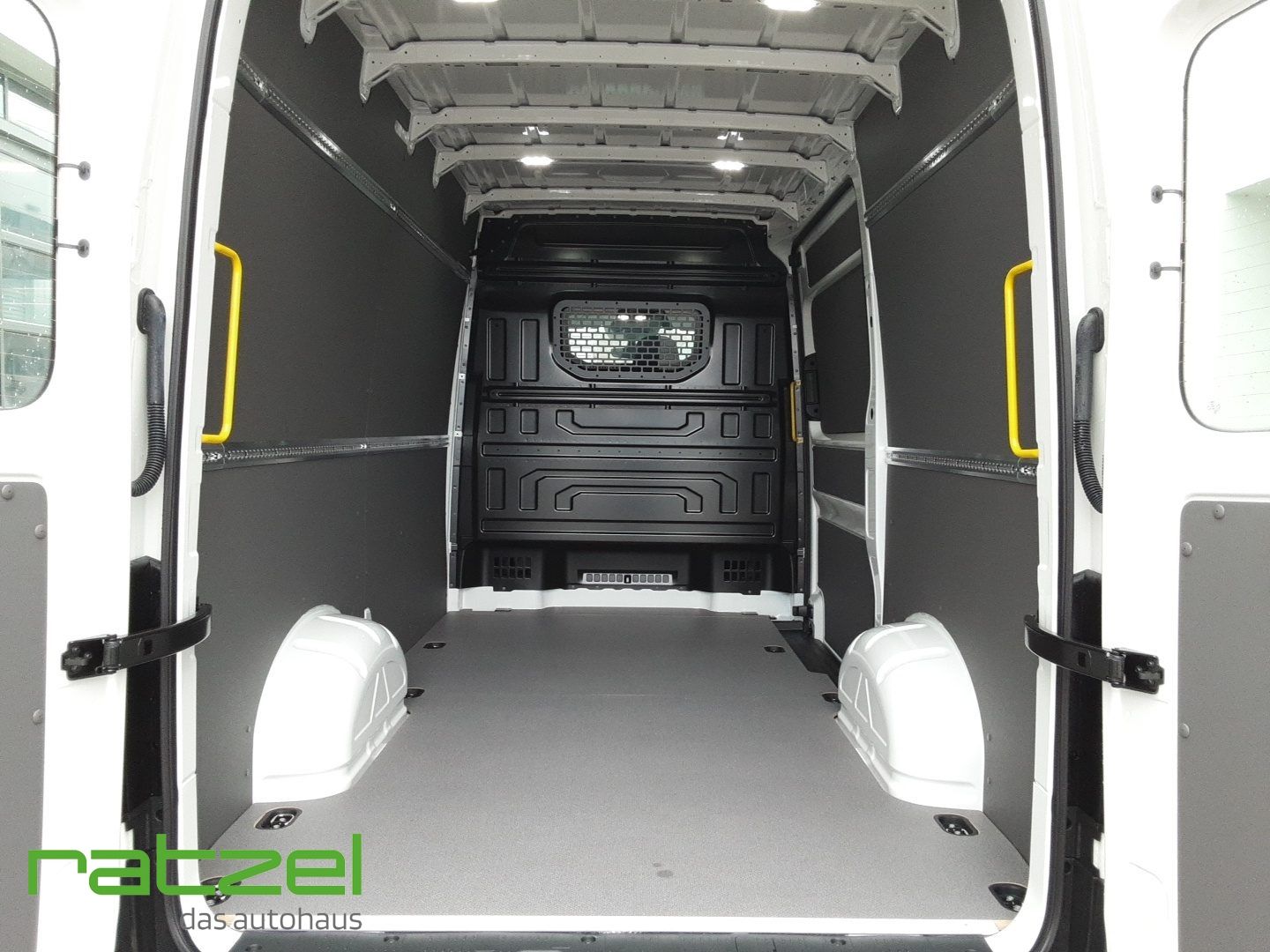 Fahrzeugabbildung Volkswagen Crafter 35 Kasten HD Allwetterreifen+Klima+PDC