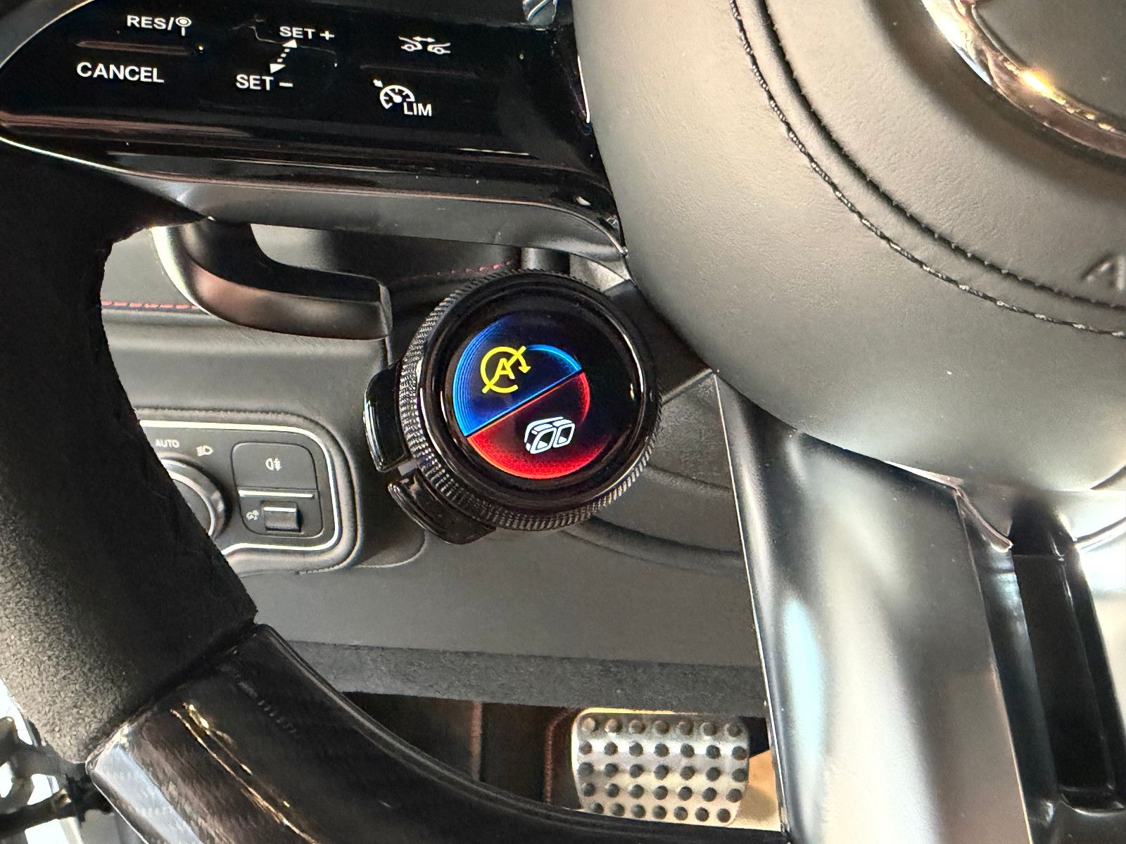 Fahrzeugabbildung Mercedes-Benz G 63 AMG/ A22/ FOND-TV/CARBON/RED/SUPERIOR/UNI