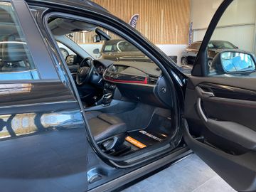 BMW X1 18 d xDrive *PANO*NAVI*PDC*AHK*TEMPOMAT*SHZ*