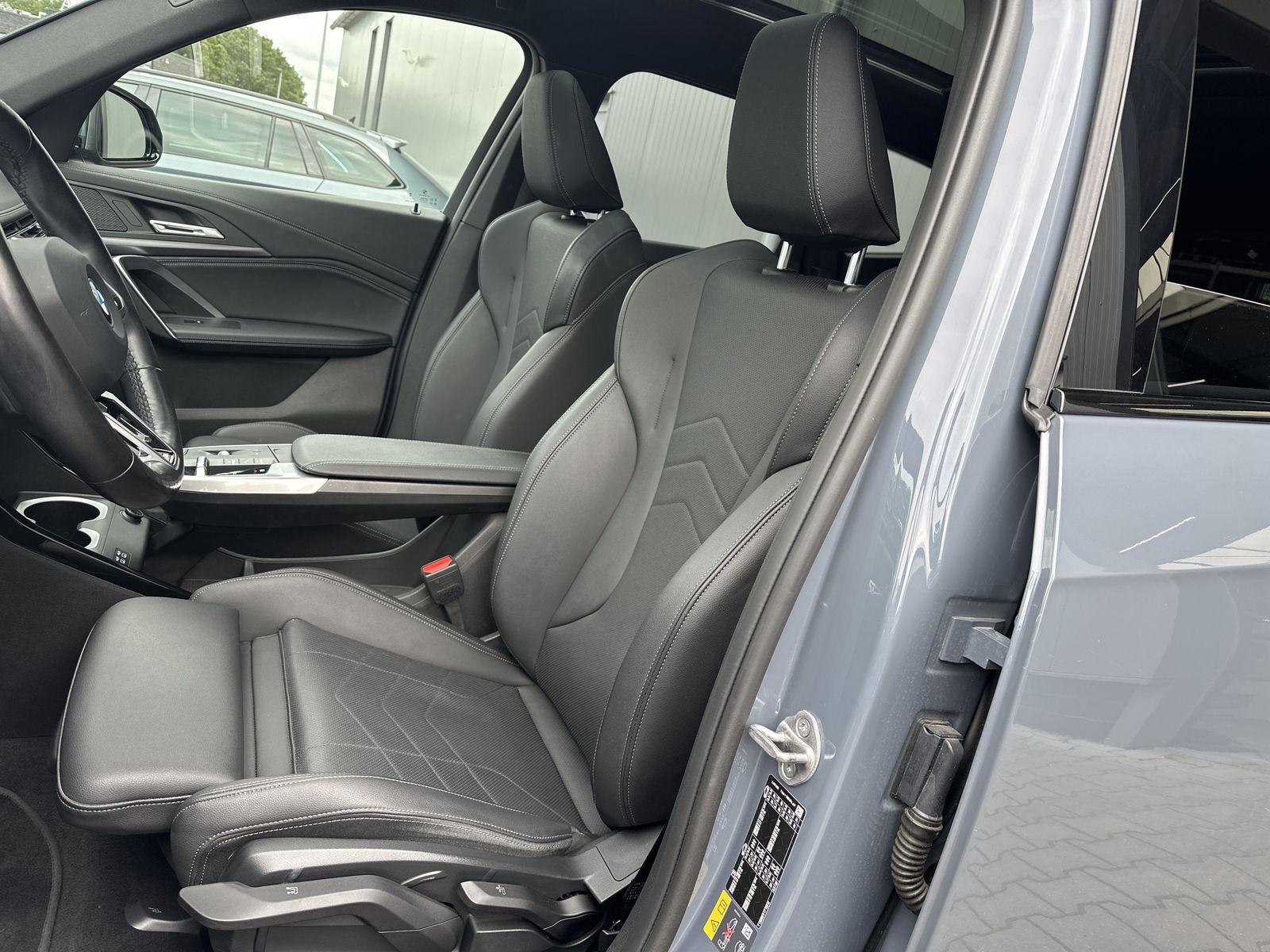 Fahrzeugabbildung BMW iX1 xDrive30 M-Sport NAV+LED+ACC+KAMERA+PANO+SHZ
