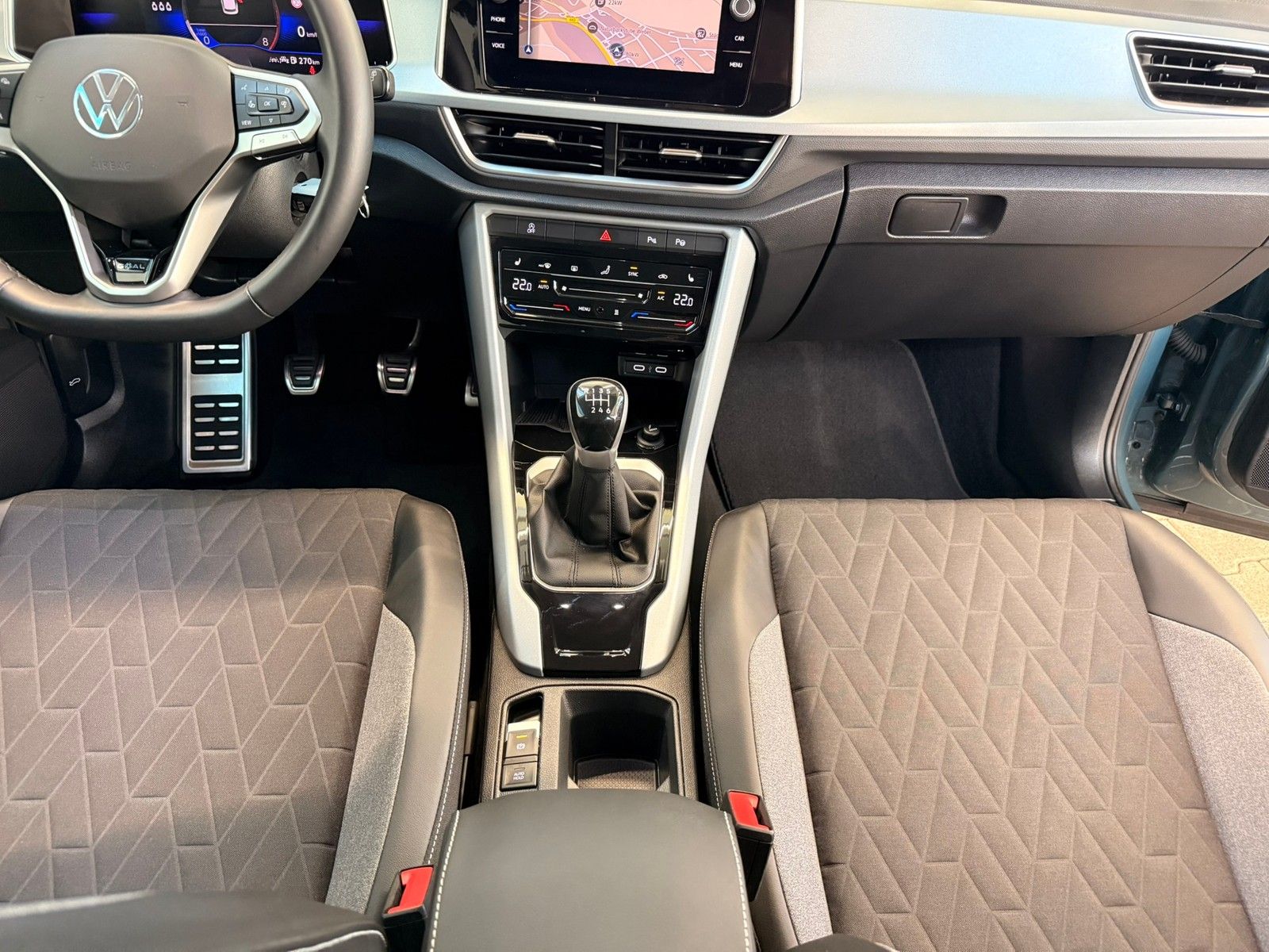 Fahrzeugabbildung Volkswagen T-Roc Goal 1,0 TSI 6-Gang Schaltung +LED +AHK +S