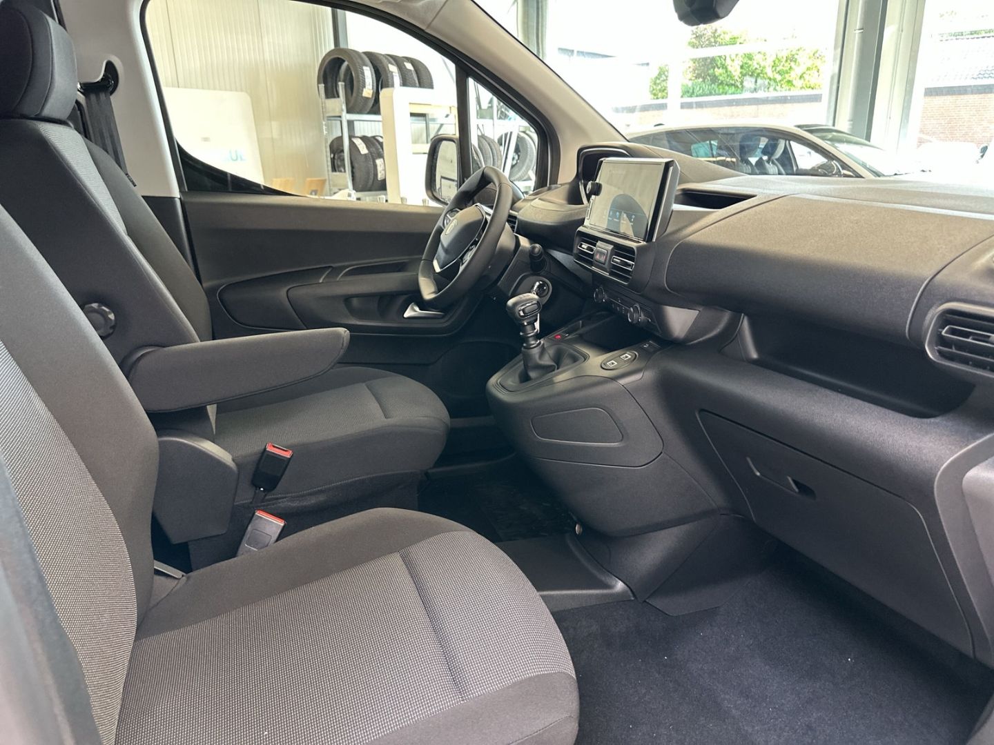 Fahrzeugabbildung Peugeot Partner L1 PureTech 110 LED DAB Rückfahrkam.