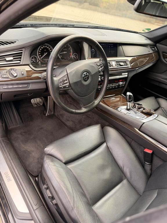 BMW 730
