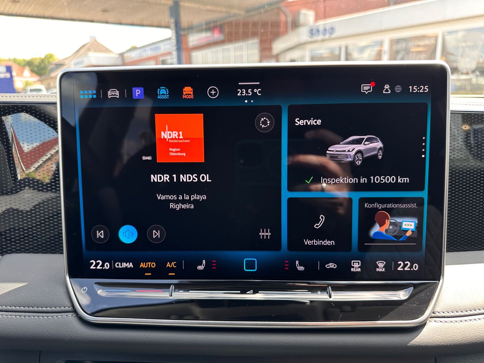 Fahrzeugabbildung Volkswagen Tiguan 1.5 eTSI Life DSG ACC/LED/RFK/SHZG