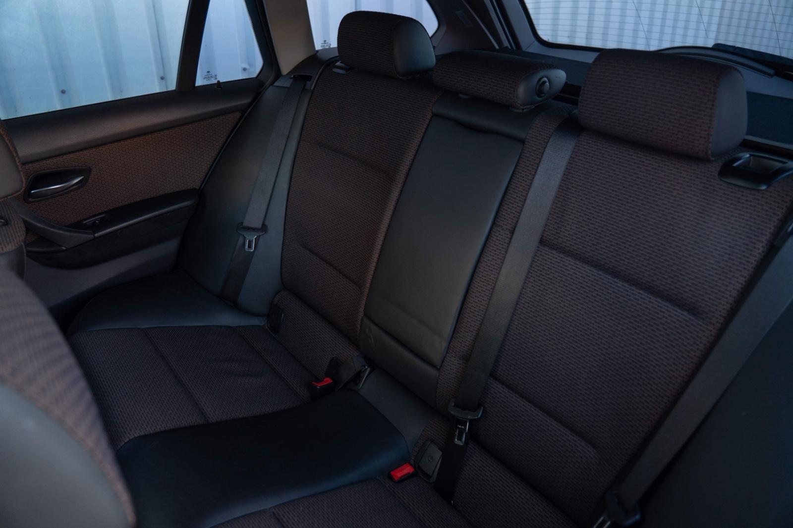 BMW 320 2009 — photo 8