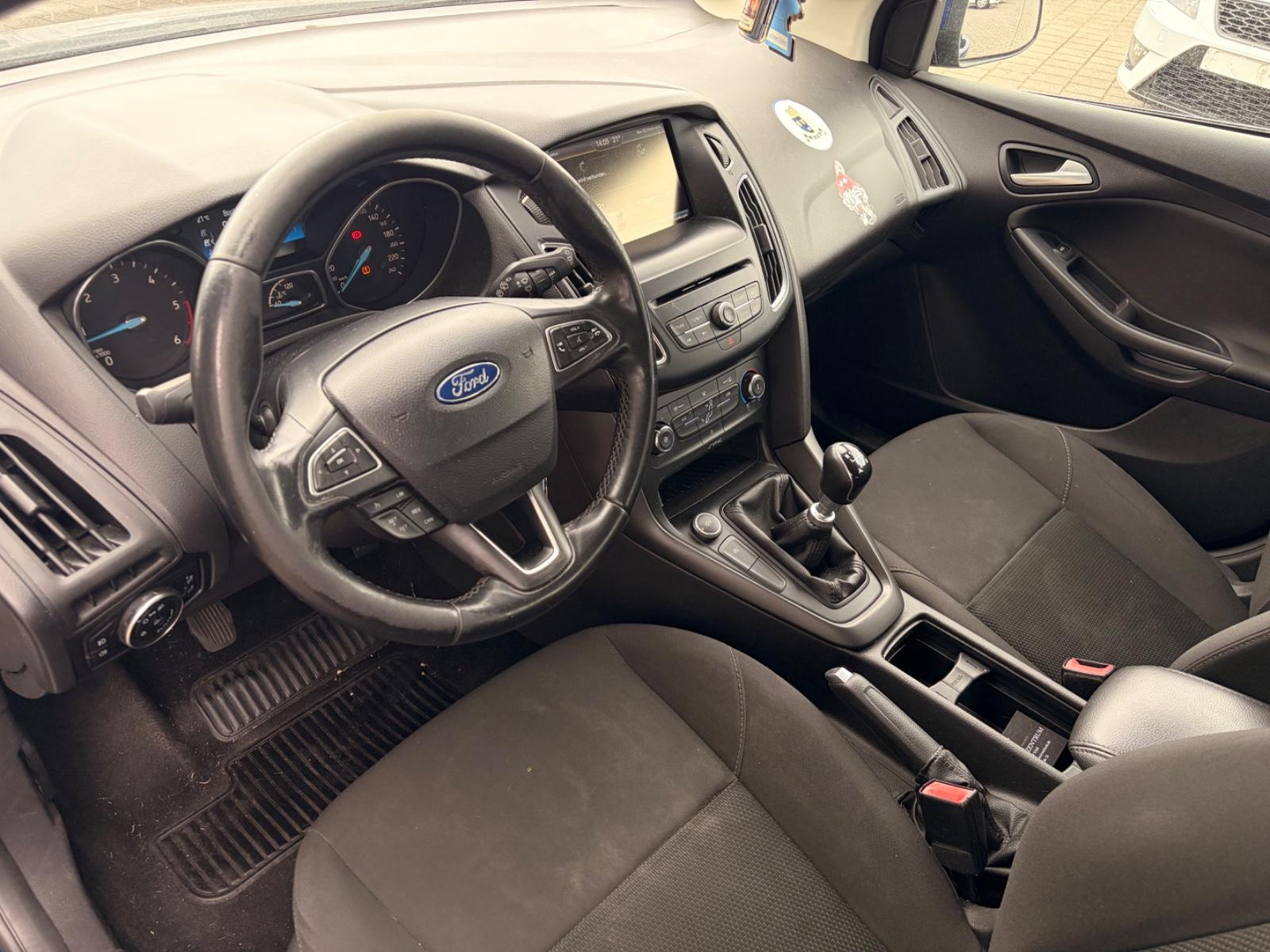 Ford Focus 2015 — photo 10