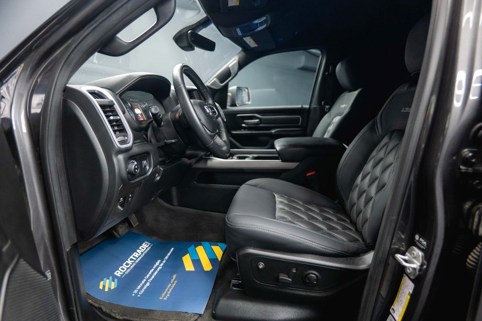 Fahrzeugabbildung Dodge RAM 5.7 V8 HEMI 4x4 OFFROAD Night-Paket *LED*19%