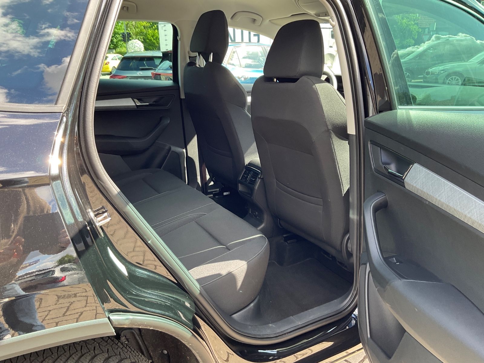 Fahrzeugabbildung SKODA Karoq 1.5l TSI ACT DSG,Navi,Kamera,LED,VirtualCo
